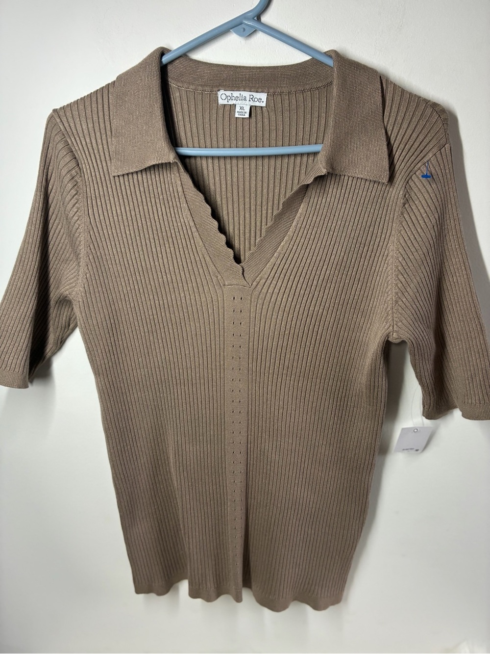 Ophelia Roe Women's V-Neck Ribbed Polo Sweater - Taupe